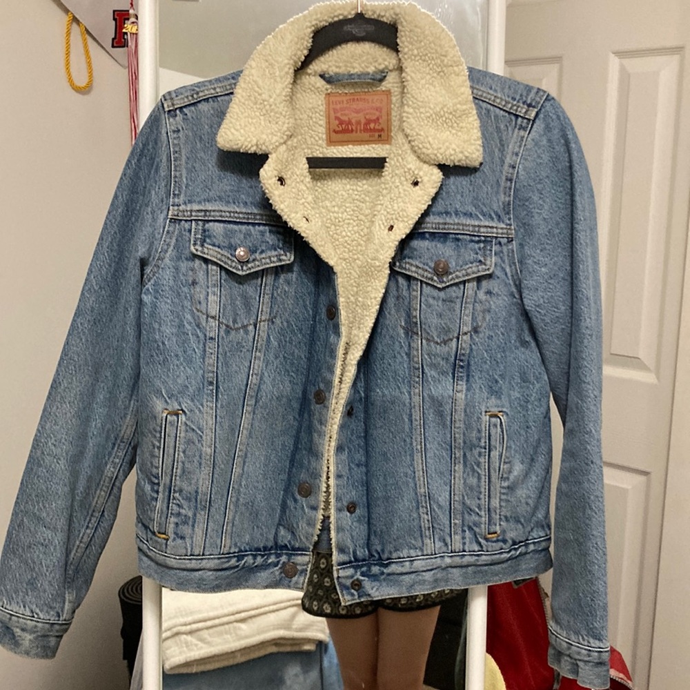 LEVI’S SHERPA TRUCKER JACKET